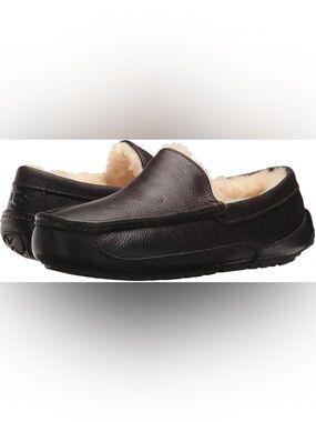 UGG Men’s size 10 Ascot Leather house slipper bedroom shoes new without tags